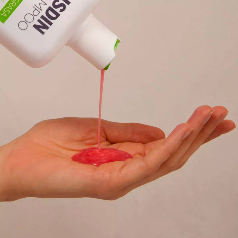 Isdin Nutradeica Dandruff Treatment Shampoo Oily 200ml