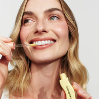 MCoBeauty Golden Glow Lip Oil Gold Shimmer