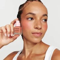 أحمر خدود سائل من MCoBeauty، إشراقة متوهجة، لون خوخي وردي عاطفي