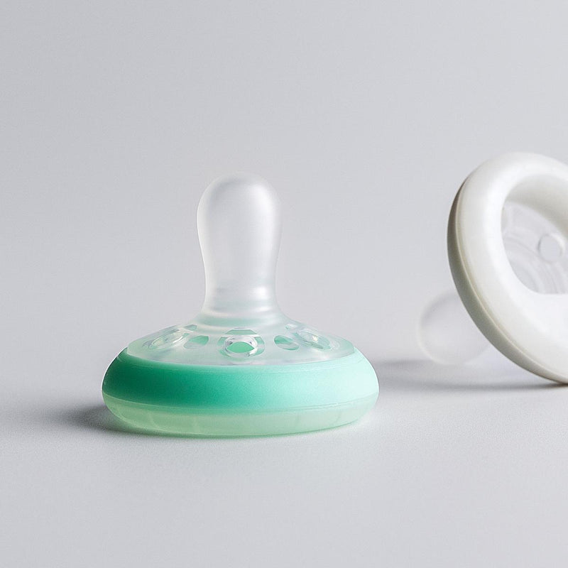 Tommee Tippee Breast Like Orthodontic Soother Glow at Night 0-6 Months 2 Pieces