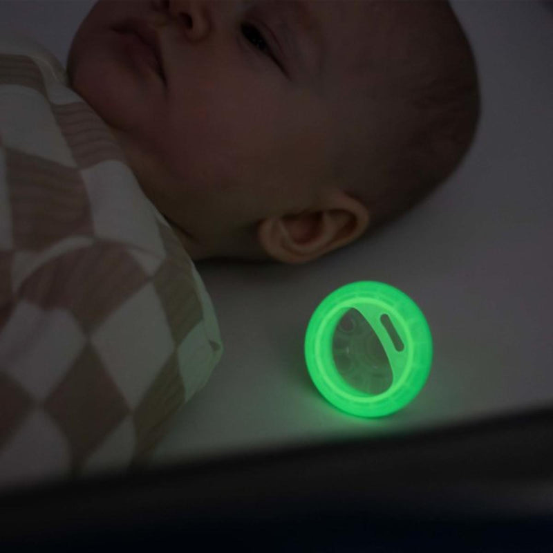 Tommee Tippee Breast Like Orthodontic Soother Glow at Night 6-18 Months 2 Pieces
